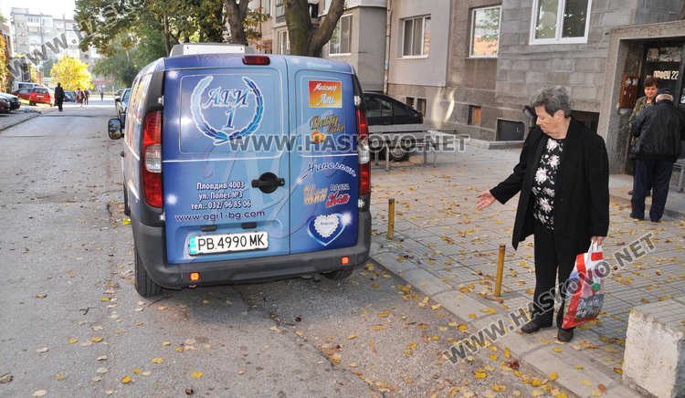 Блок в Орфей: Живеем на улица, по която и каруци не минават