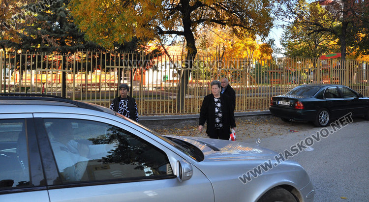 Блок в Орфей: Живеем на улица, по която и каруци не минават