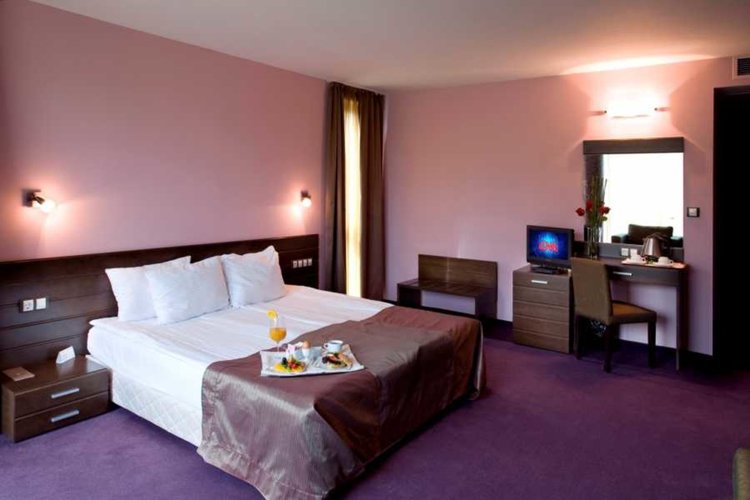 Наплив на турци в хасковските хотели, браншът дръпна със 17.8%