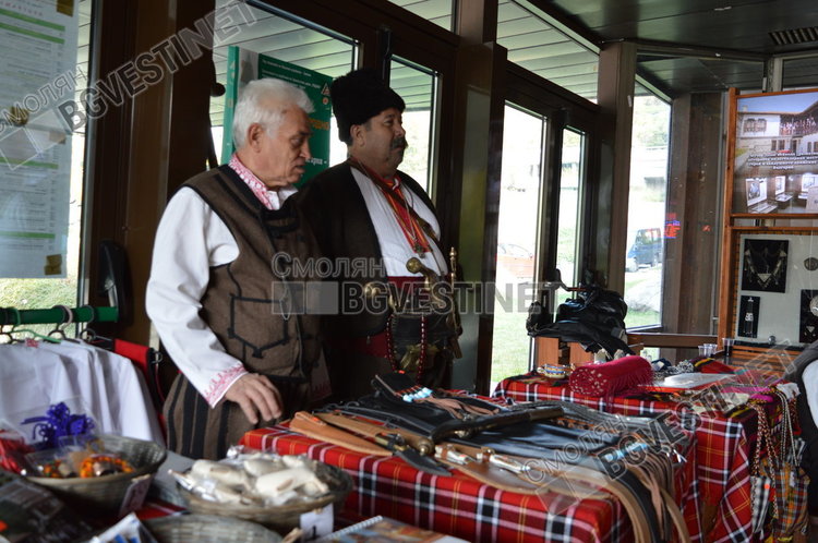 От демонстрации на местни занаяти до филми с дронове на Туристическо изложение в Смолян