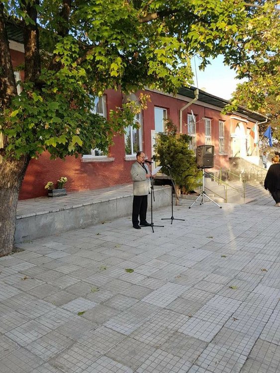 Откриха паметна плоча на поета Кръстьо Кръстев в Длъгнево