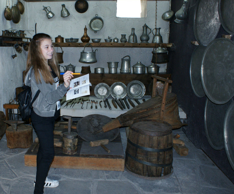 85 ученици от „Рилски“ търсиха съкровища в хасковския музей