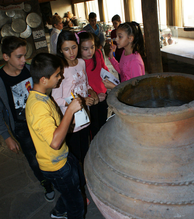 85 ученици от „Рилски“ търсиха съкровища в хасковския музей