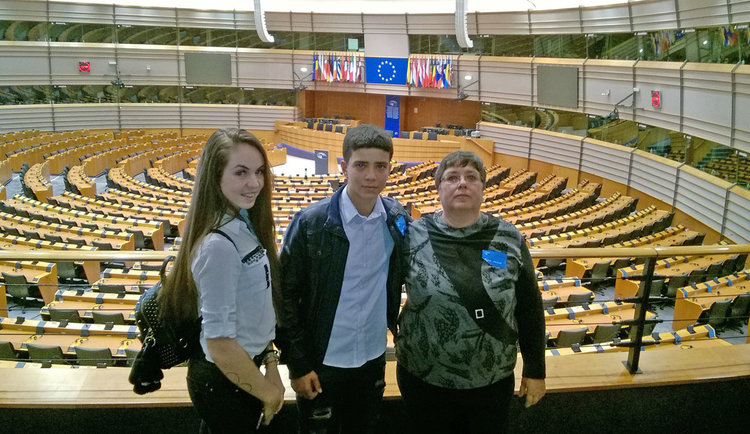 Школа „Вале“ и лауреати от конкурс за компютърни рисунки посетиха Европарламента