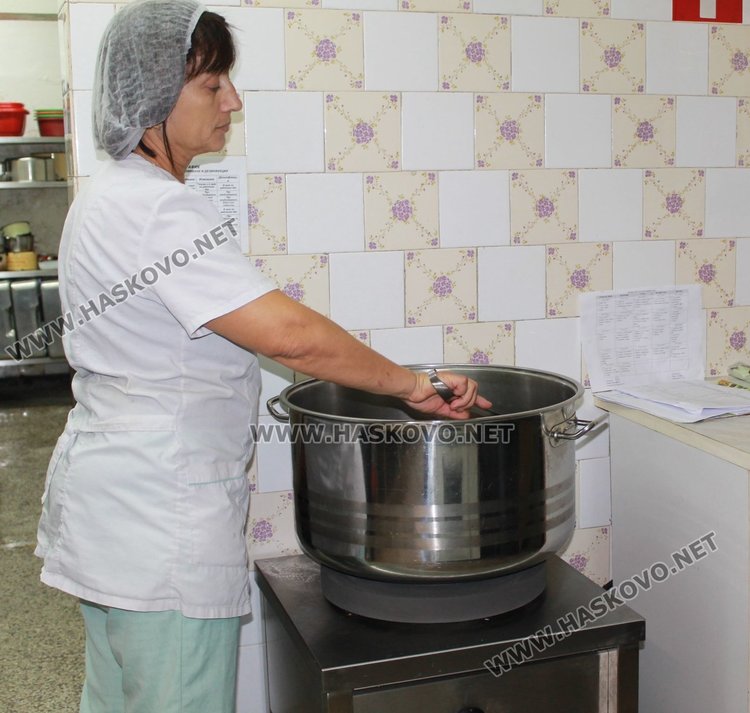 Със средства по проекта са закупени и нови котлони