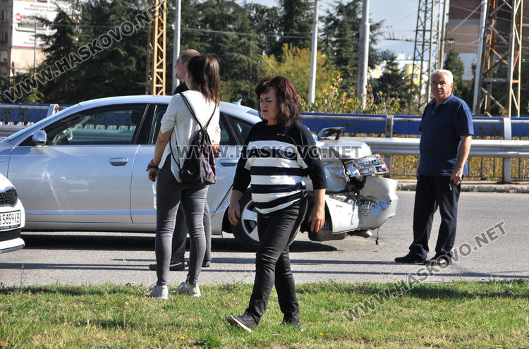 Заралийка с Ланча натресе смолянско Ауди на кръговото в Орфей