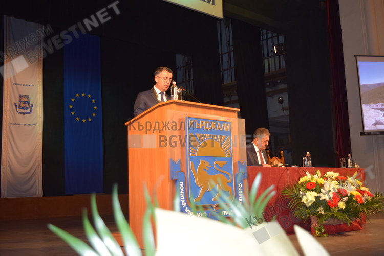 Мустафа Карадайъ порица ГЕРБ по време на тържествената сесия в Кърджали