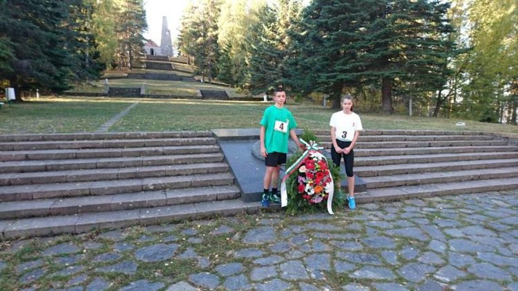 23  бегачи и колоездачи пробягаха  част от маршрута на славните герои на полк.Серафимов