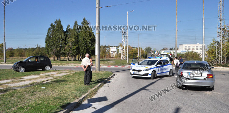 Заралийка с Ланча натресе смолянско Ауди на кръговото в Орфей