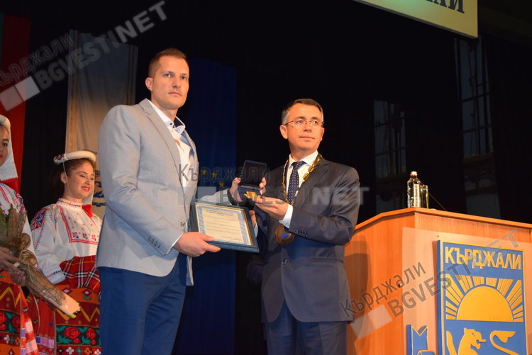 Д-р Станимир Сираков бе удостоен с Почетен знак-Златен на Община Кърджали