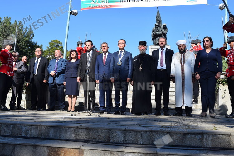 Кърджали коленичи пред Подвига на Освободителите