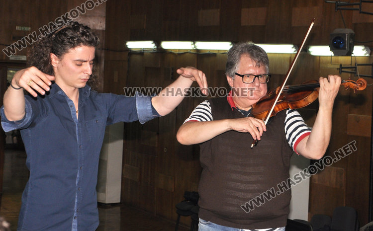 Диригентът Цанислав Петков и маестро Мичо Димитров