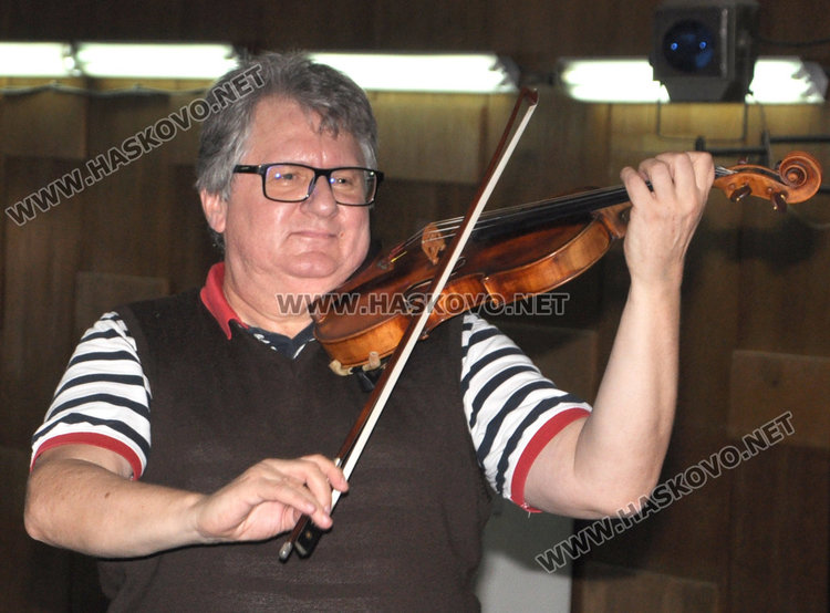 Пловдивски маестро свири с Камерния оркестър в Дните на Недялка Симеонова