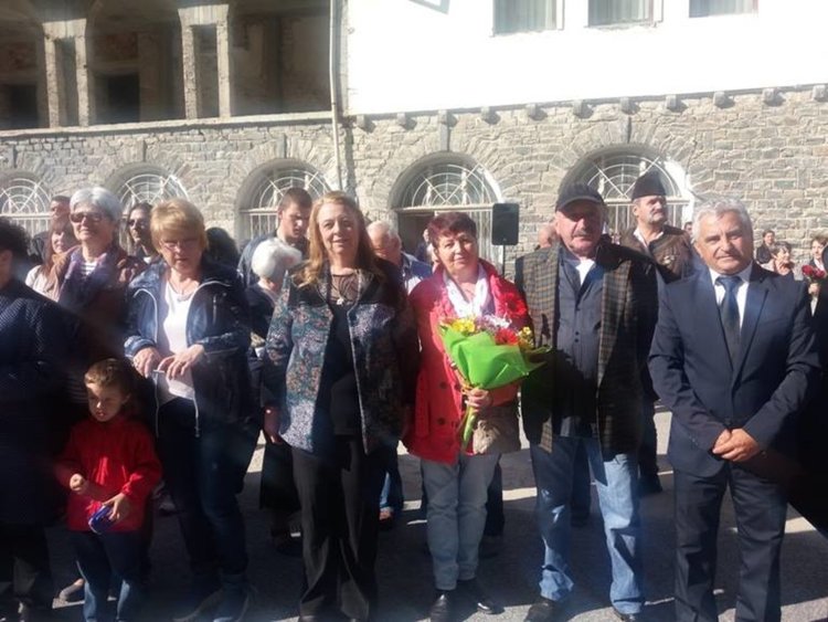 Десетки гайдари от цяла България свириха на откриването на паметника на родопското чудо Апостол Кисьов