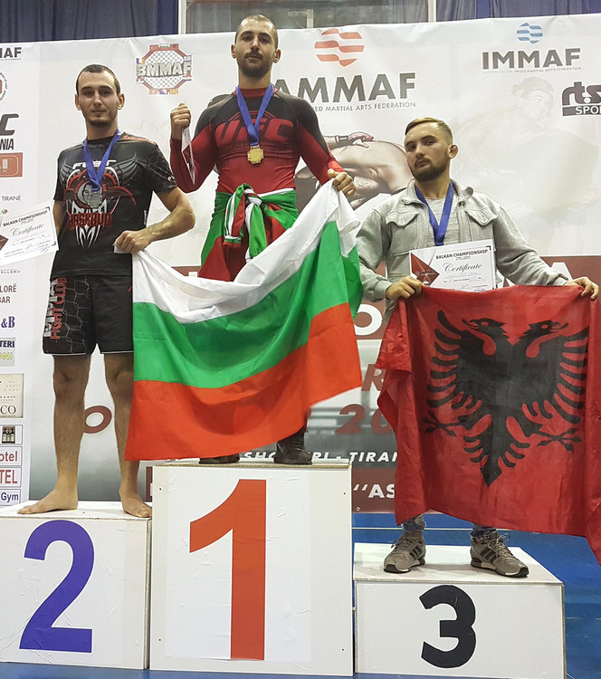 Денислав Сурчев (вляво)