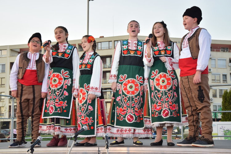 Звездите на X-FACTOR Стивън Ачикор и Алекс и Влади покориха Кърджали