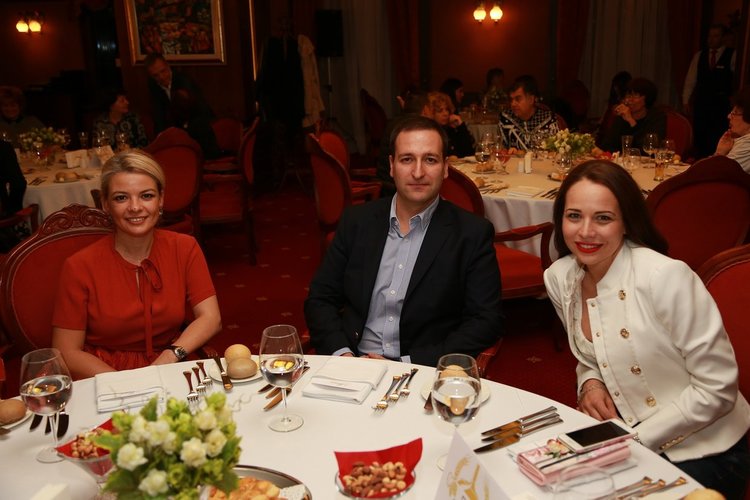 Габриела и Христо Попови, д-р Райна Стоянова