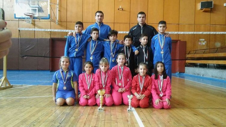 Отборът момчета на „Атлет“ стана шампион при 11-годишните бадминтонисти