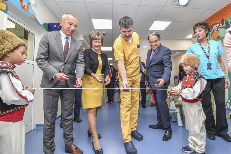 „Малките герои“ преобразиха детското отделение на "Пирогов" в приказна среда