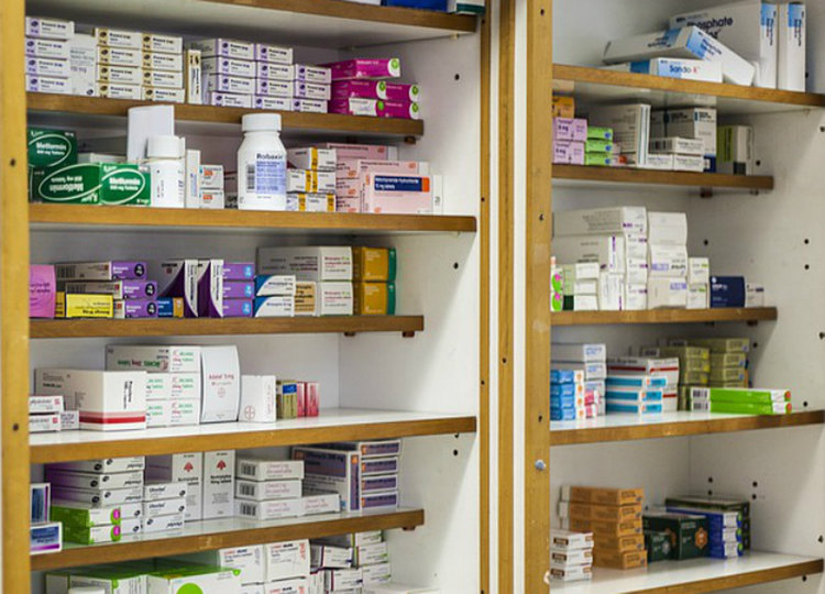 Места за помощник-фармацевти, кредитни администратори и експедитори в Асеновград