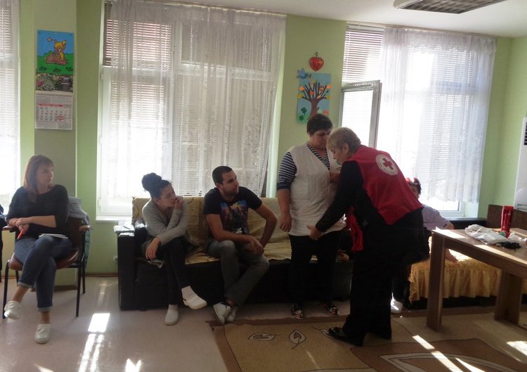 Обучават социални работници в оказване на първа помощ