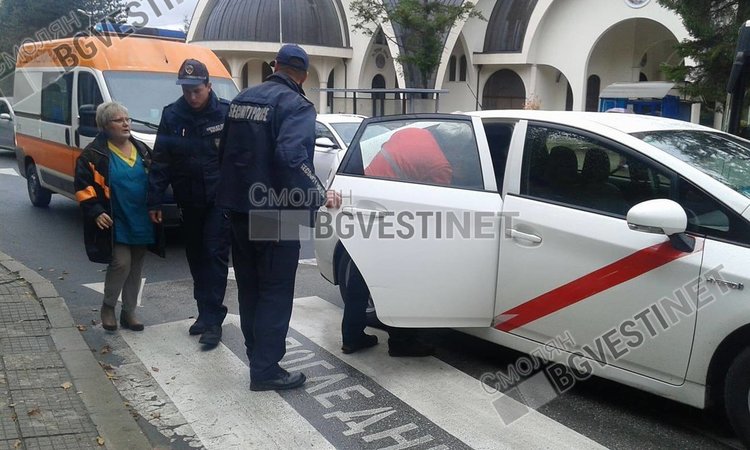 Удариха жена на пешеходна пътека,пострадалата се озовала на капака на колата