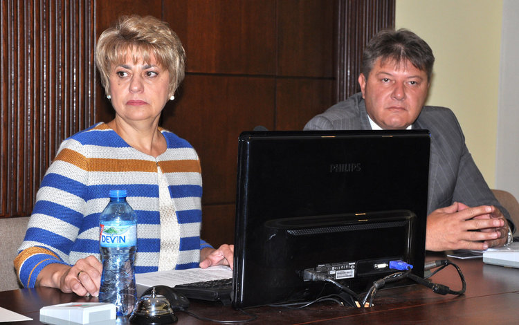 Таня Захариева на сесията на 29 септември, когато съобщи, че сезира прокуратурата за подписа-печат