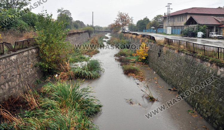 Хасковлийка: Водно бедствие грози Хасково заради затлачено корито на реката 