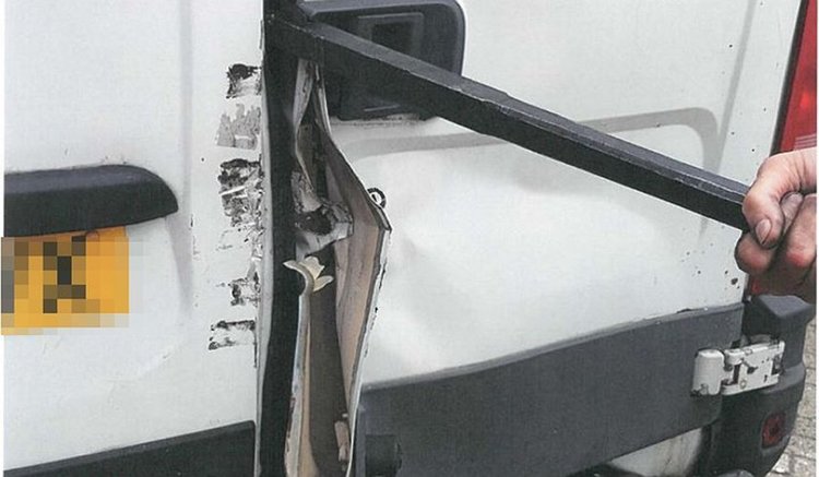 Българи в мащабна международна група за нелегални мигранти