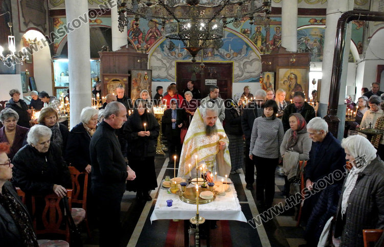 2581 именици вдигат наздравици на Димитровден в Хасково