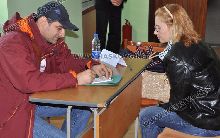 Обявиха 76 свободни места на трудова борса, търсят и близо 200 военнослужещи