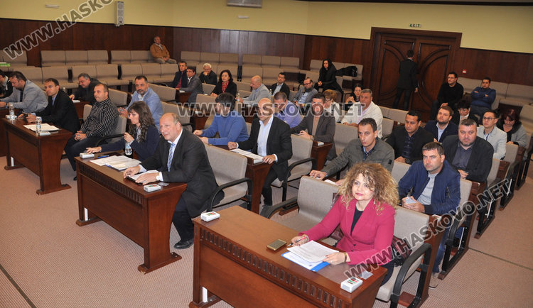 ГЕРБ и Беливанов се цакат, хората на бившия кмет ръкопляскат 