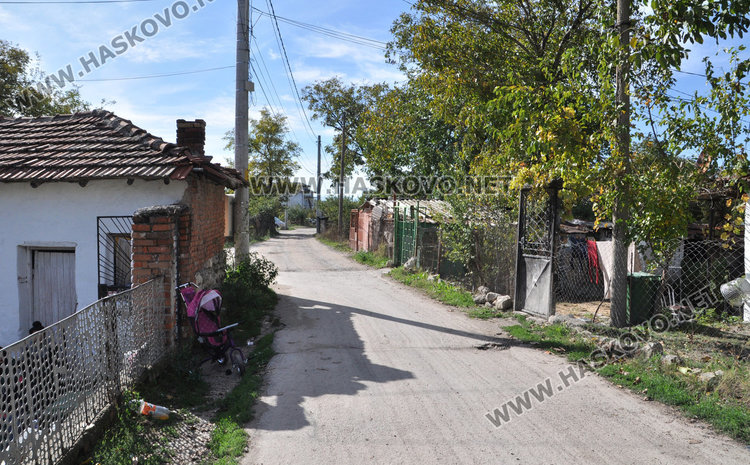 Хасковлии събират пари за частна канализация, писнало им да чакат