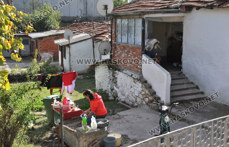 Хасковлии събират пари за частна канализация, писнало им да чакат