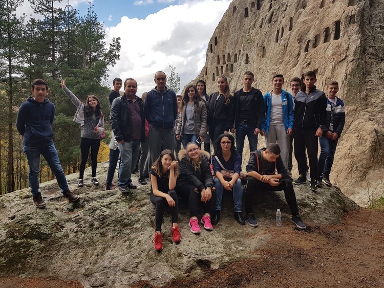 Ученици от Момчилград видяха за първи път „Орловите скали“ и „Дяволския мост“