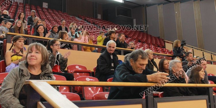 Димитровград посреща 1 000 танцьори в зала "Младост"