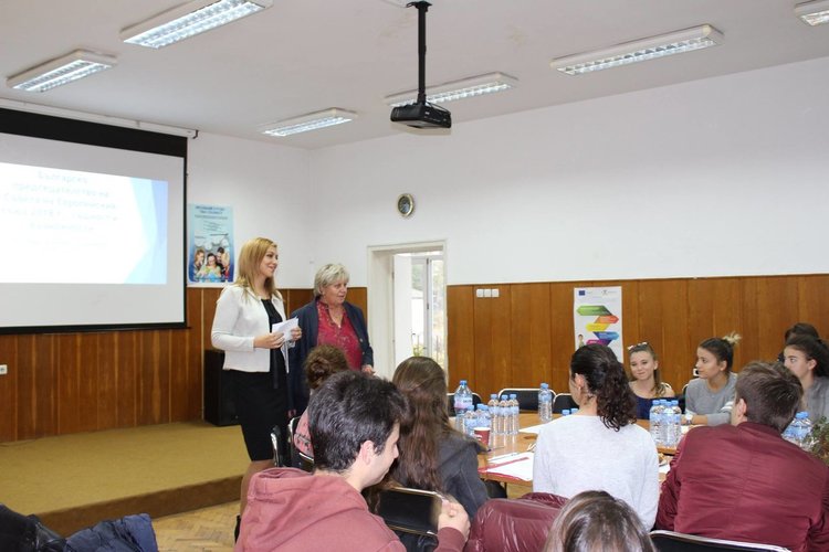 Езиковата гимназия домакин на обучение за европредседателството ни