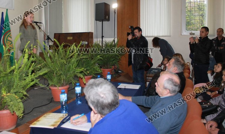 85 деца рецитираха в патриотичния конкурс „Вам, будители народни“ в Димитровград