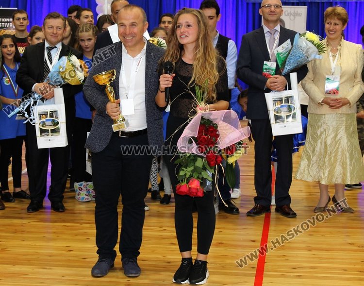 Анабела получи от ръководителя Тихомир Митев почетен знак и грамота