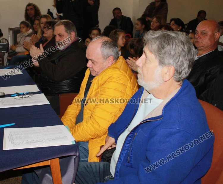 Журито включва Лео Капон, Александър Милушев и Иван Нечев