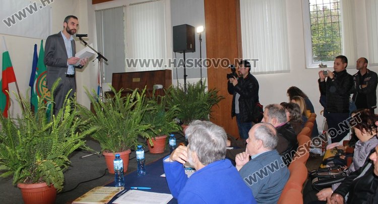 85 деца рецитираха в патриотичния конкурс „Вам, будители народни“ в Димитровград