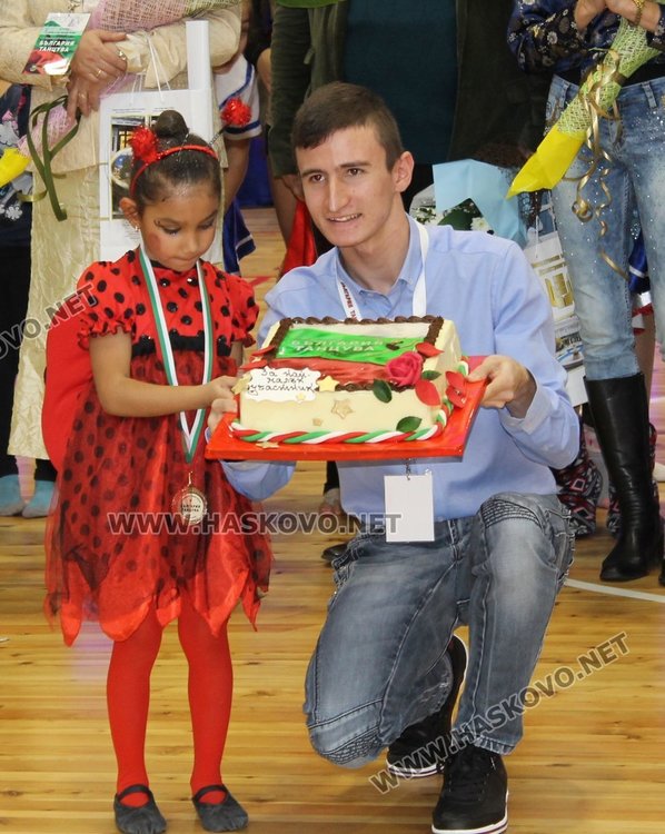 Отличие получи и най-малката танцьорка, участваща в конкурса - 5-годишната Мария