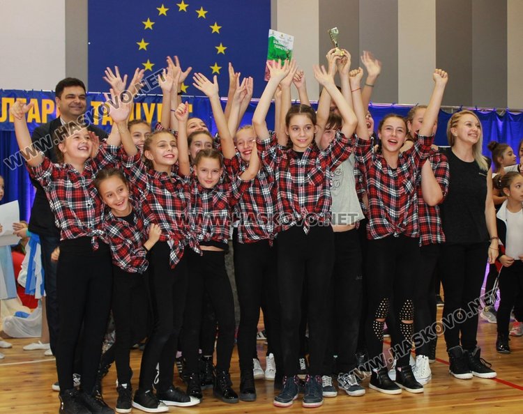 "Галаксико" с купата на кмета Иво Димов от конкурса "България танцува"