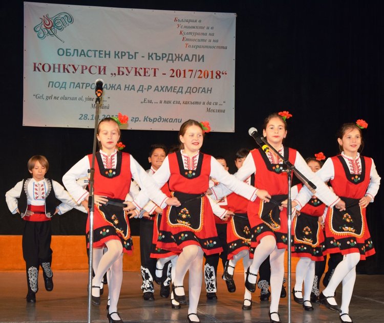 Областният кръг на конкурсите „Букет“ събра над 300 участници