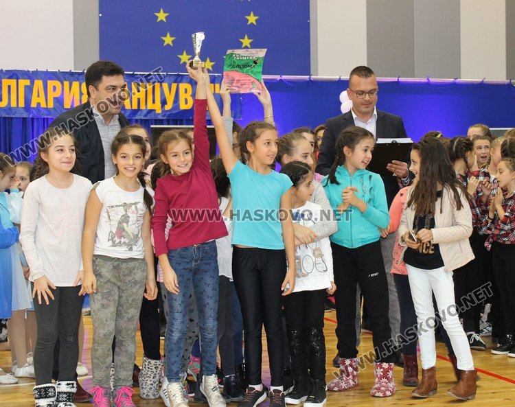 "Галаксико" с купата на кмета Иво Димов от конкурса "България танцува"