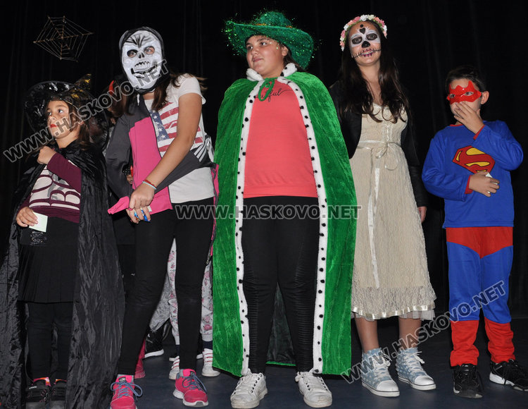 Вещици и вампири нахлуха в Младежкия