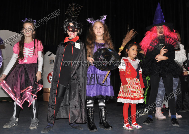 Вещици и вампири нахлуха в Младежкия