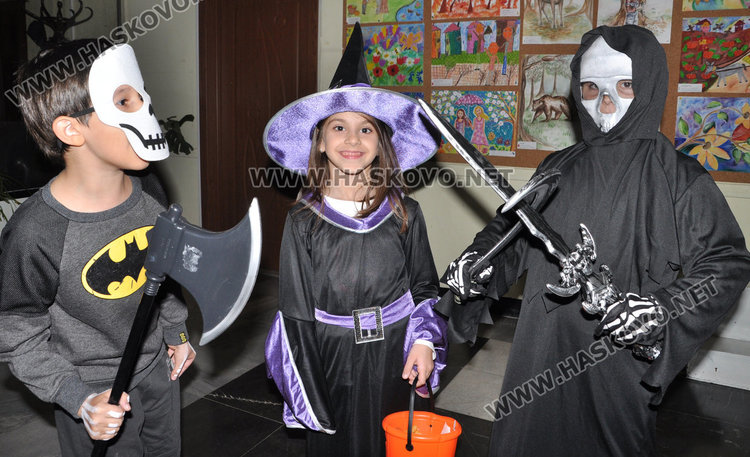 Вещици и вампири нахлуха в Младежкия