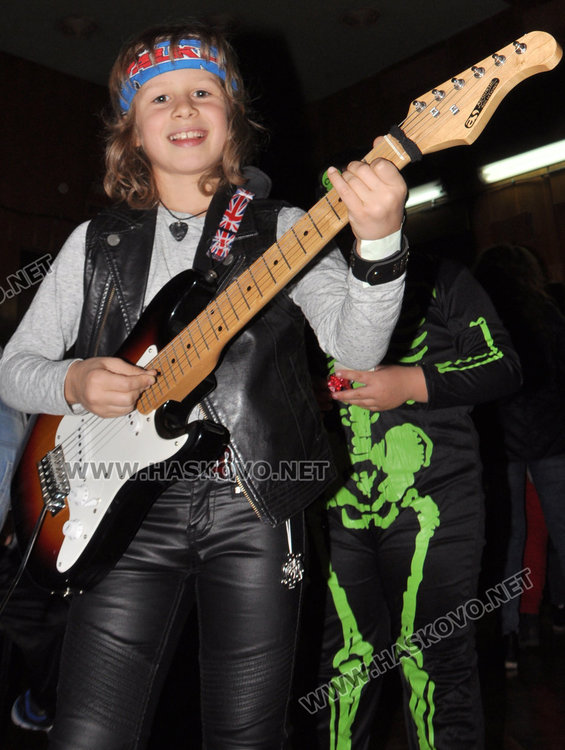 Вещици и вампири нахлуха в Младежкия