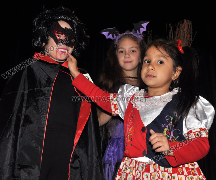 Вещици и вампири нахлуха в Младежкия